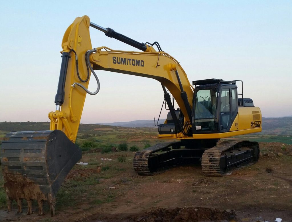 Экскаватор doosan dx140lc. Гусеничный экскаватор sany. Картина экскаватор. Экскаватор роет. Профессия экскаваторщик.